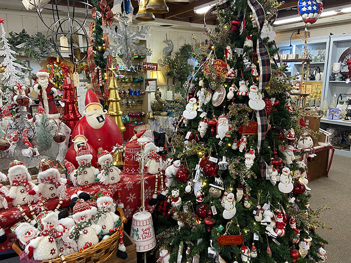 Colonial Gardens Christmas shop