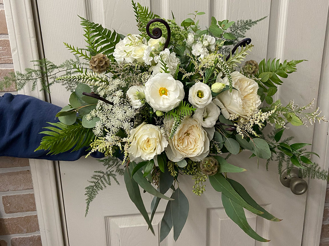 White flower bouquet for wedding.