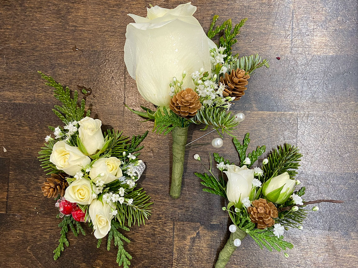 Boutonnière and corsages for wedding.